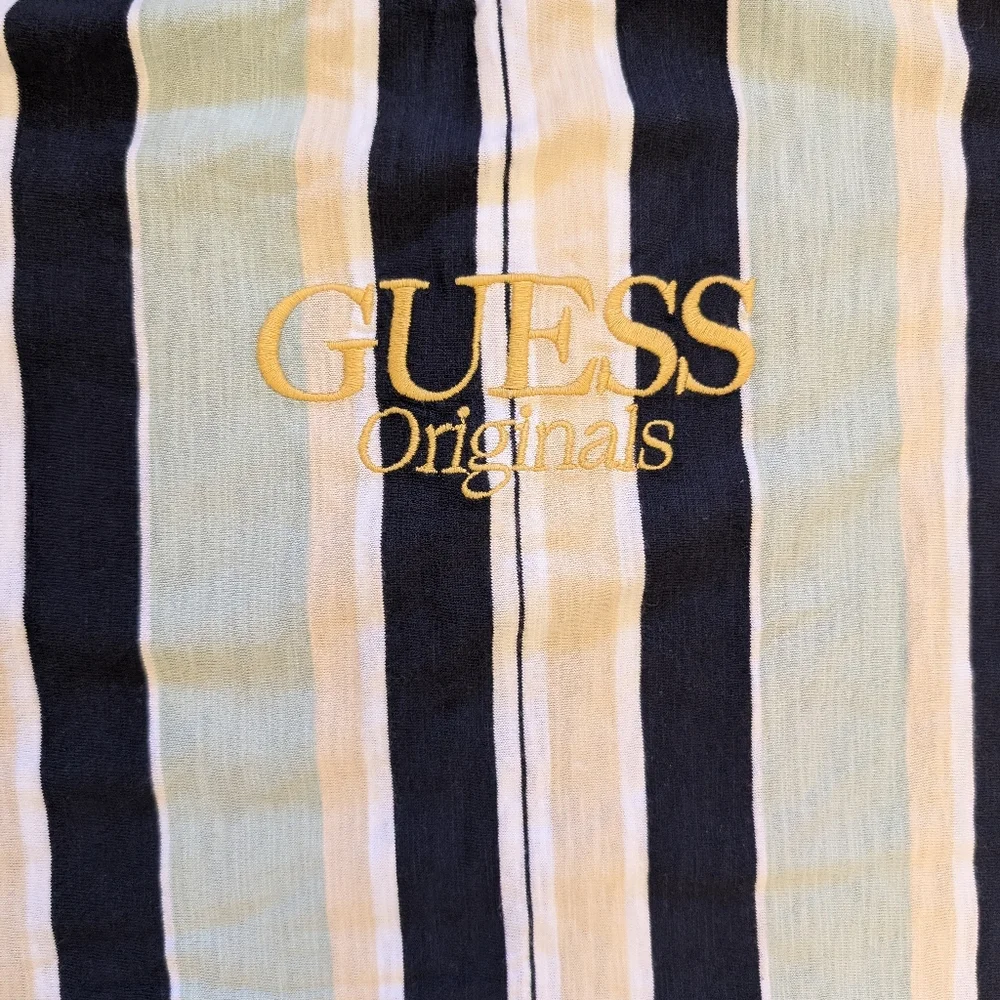 NWT Guess Women's Tee Blue White Vertical Striped Embroidered Logo Size Large - Picture 7 of 10